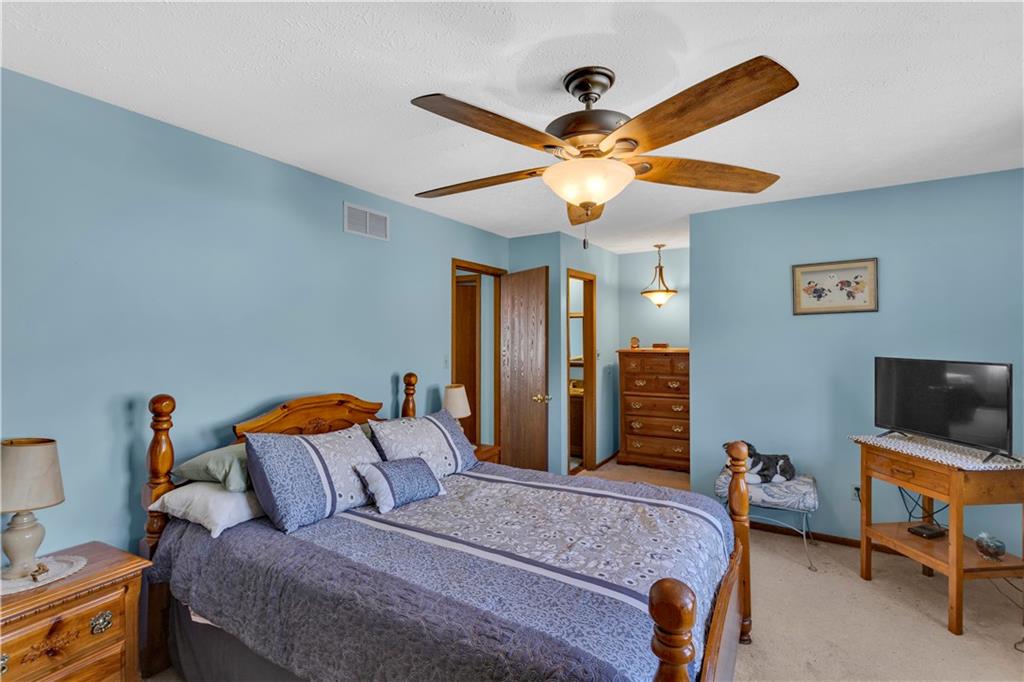 68 New London Lane Oakmont, PA 15139 - Photo 20 of 25 a bedroom with a bed and a flat screen tv