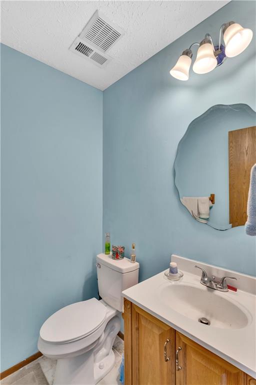 68 New London Lane Oakmont, PA 15139 - Photo 8 of 25 a bathroom with a sink mirror vanity and toilet