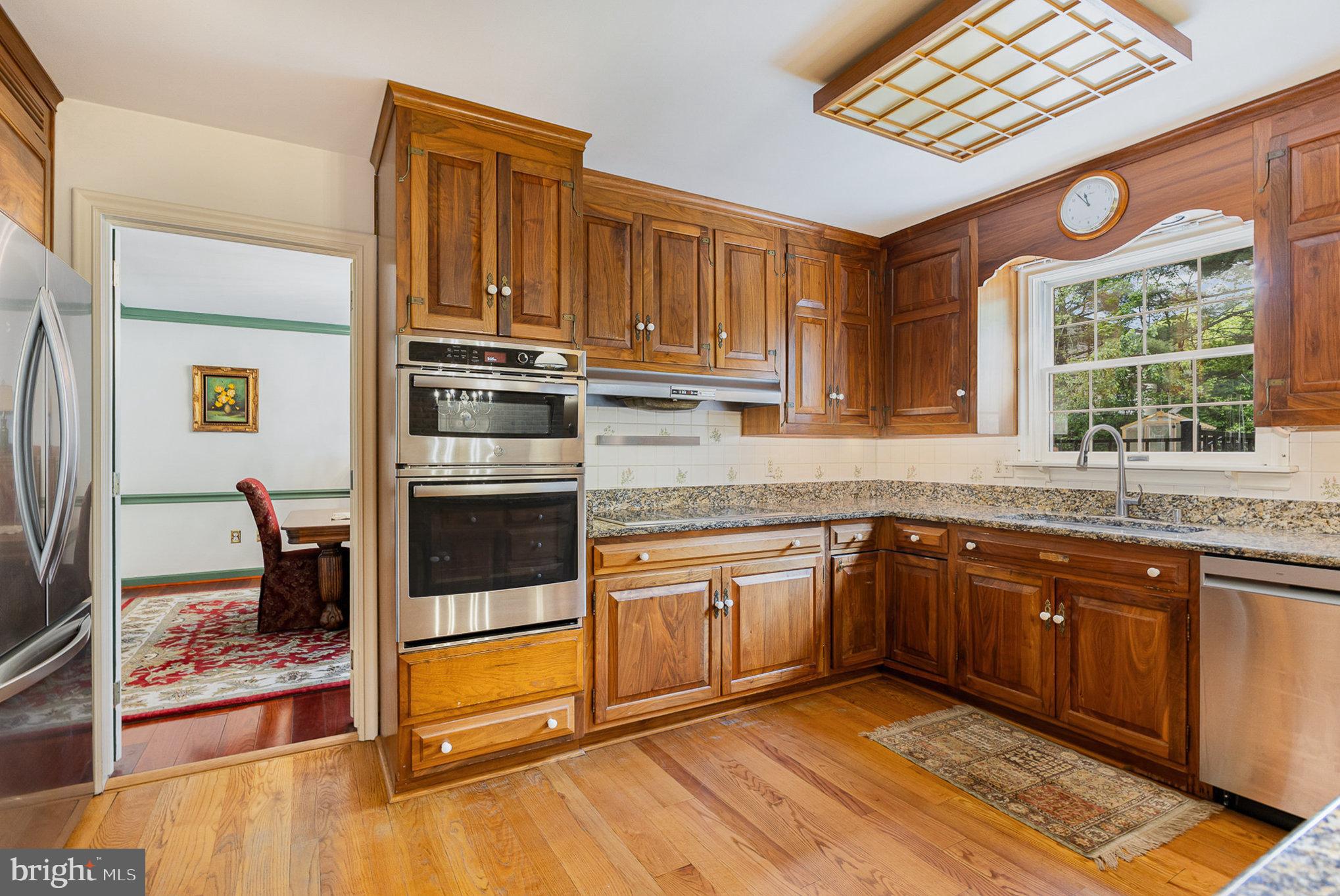 4300 Valley View Road Harrisburg, PA 17112 - Photo 25 of 63 newer oven.microwave