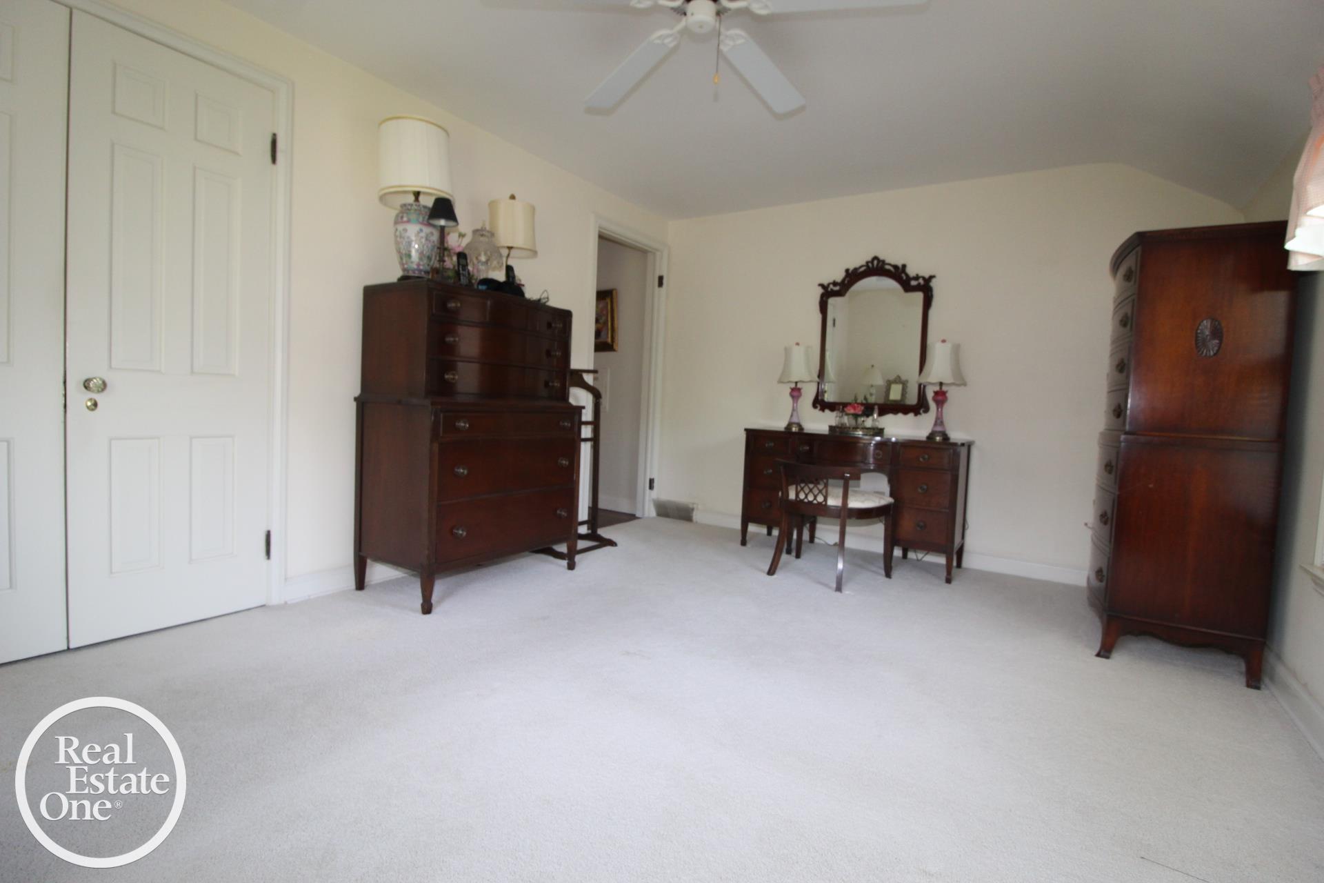 880 Pemberton Road Grosse Pointe, MI 48230 - Photo 28 of 50 50178128-03abf42a-3f8b-46e3-b5e1-d7464982f3b8.JPG
