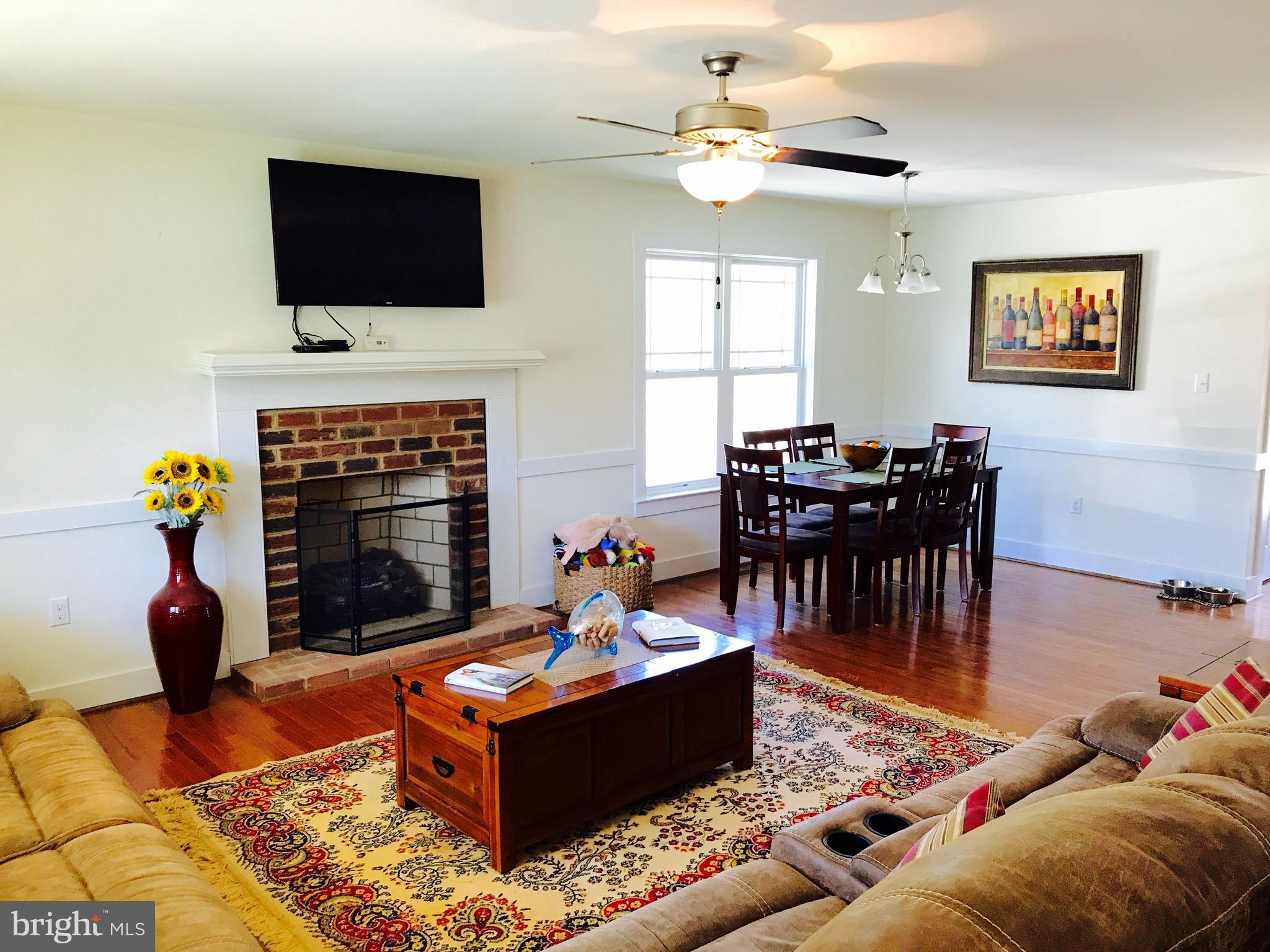 454 Manchester Road Bumpass, VA 23024 - Photo 3 of 25 Living Room