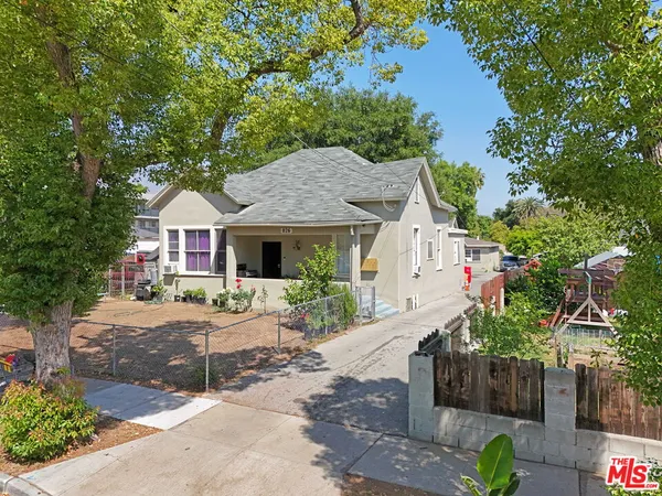 $1,125,000 | 826 North Summit Avenue, Pasadena, CA 91103