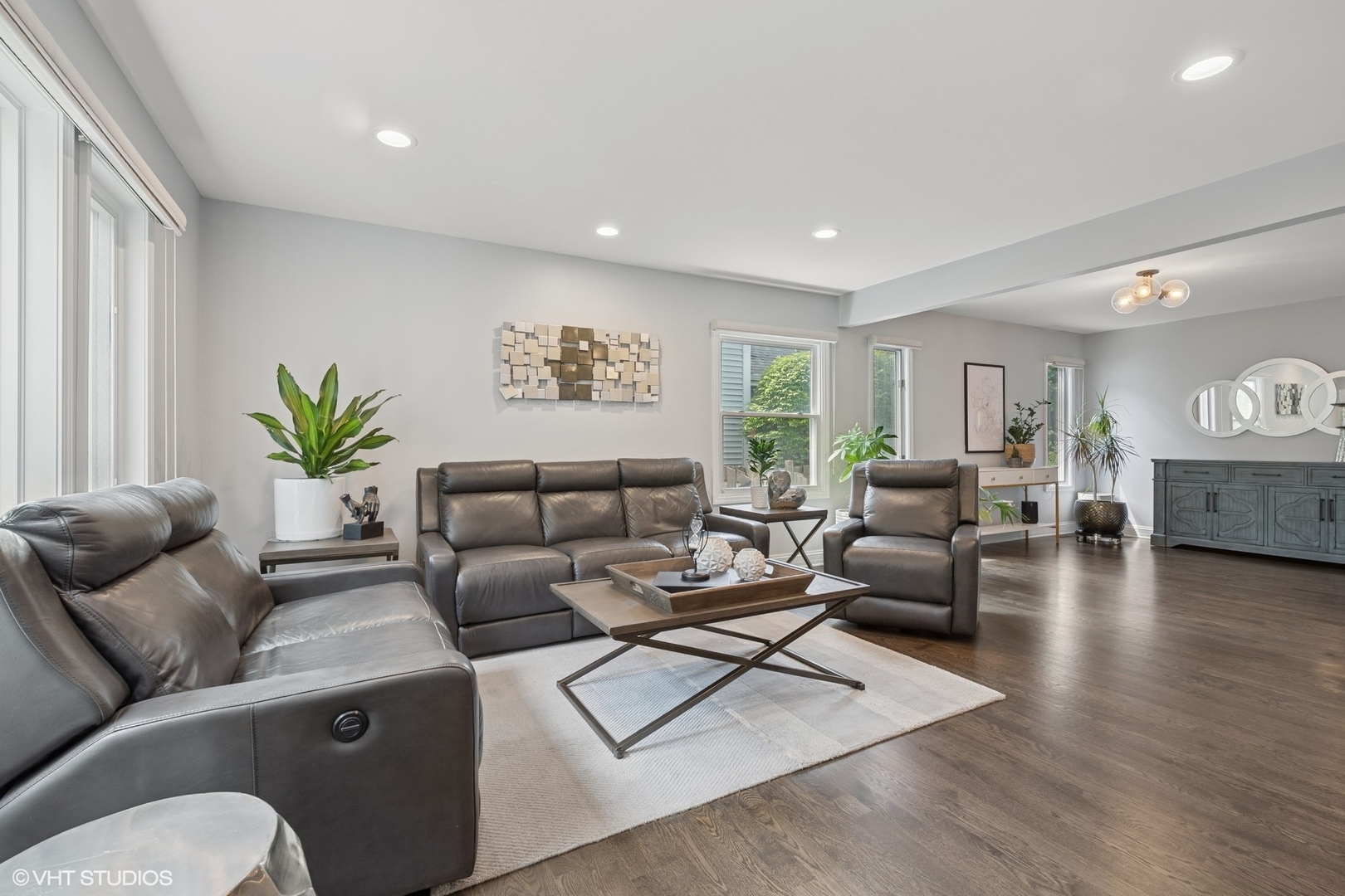 320 Chateau Drive Buffalo Grove, IL 60089 - Photo 3 of 36