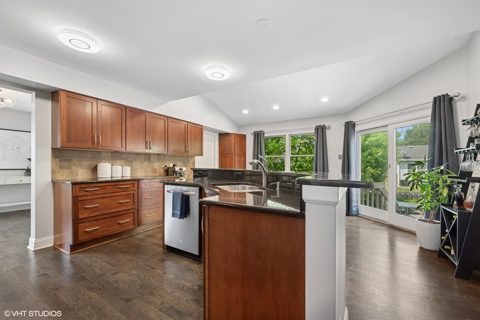 320 Chateau Drive Buffalo Grove, IL 60089 - Photo 6 of 36