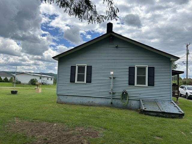 33 Edwards Street Colebrook, NH 03576 - Photo 3 of 29