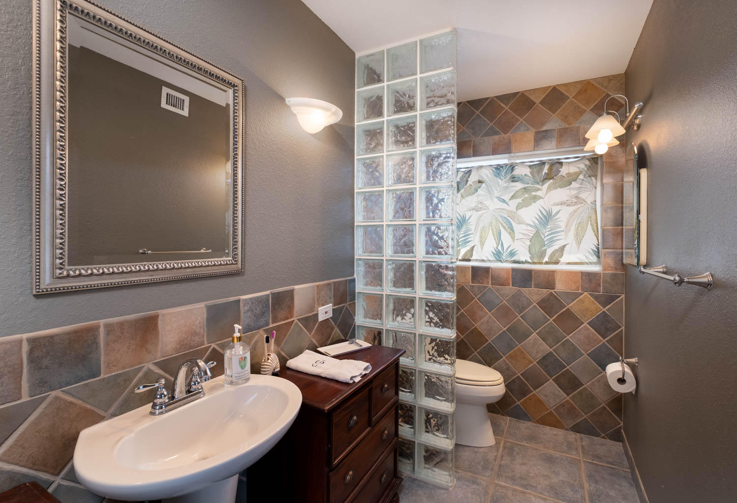 131 Stinger Road Tavernier, FL 33070 - Photo 15 of 37 Master bath