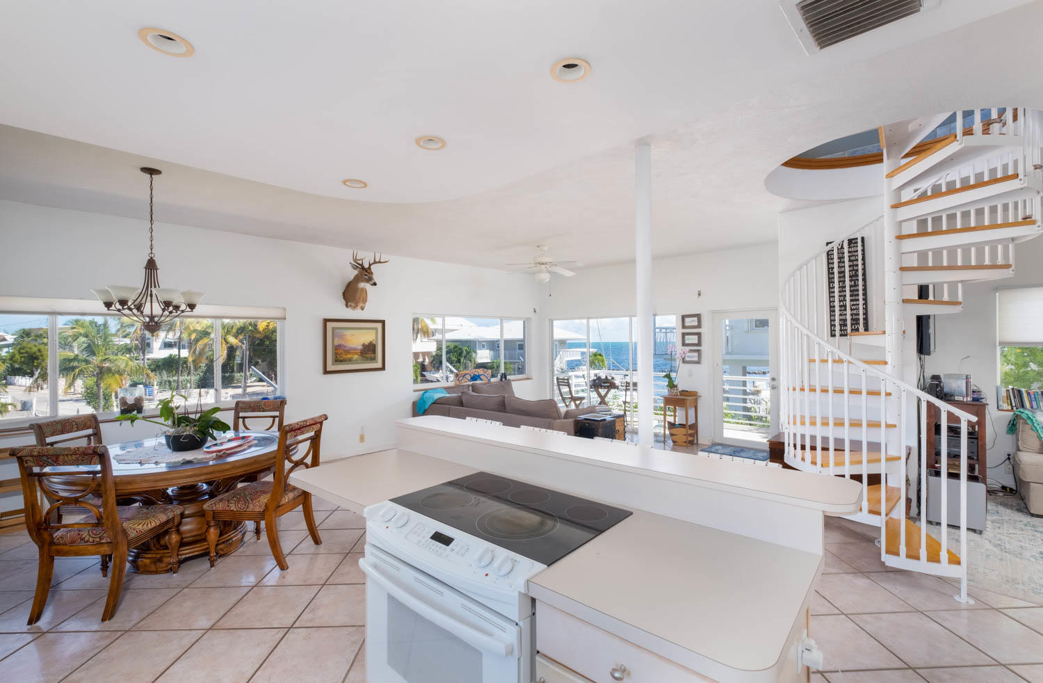 131 Stinger Road Tavernier, FL 33070 - Photo 4 of 37 Open kitchen and living area