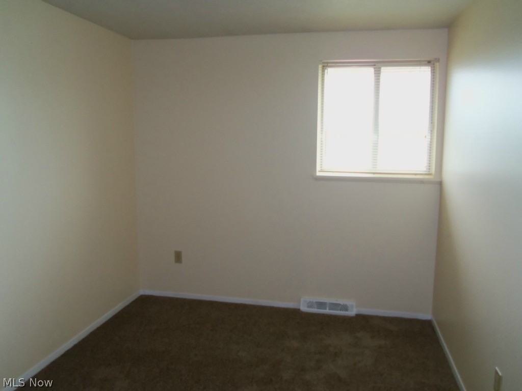 8955 West Ridge Road, Unit C Elyria, OH 44035 - Photo 20 of 24 Second Bedroom with new carpet.