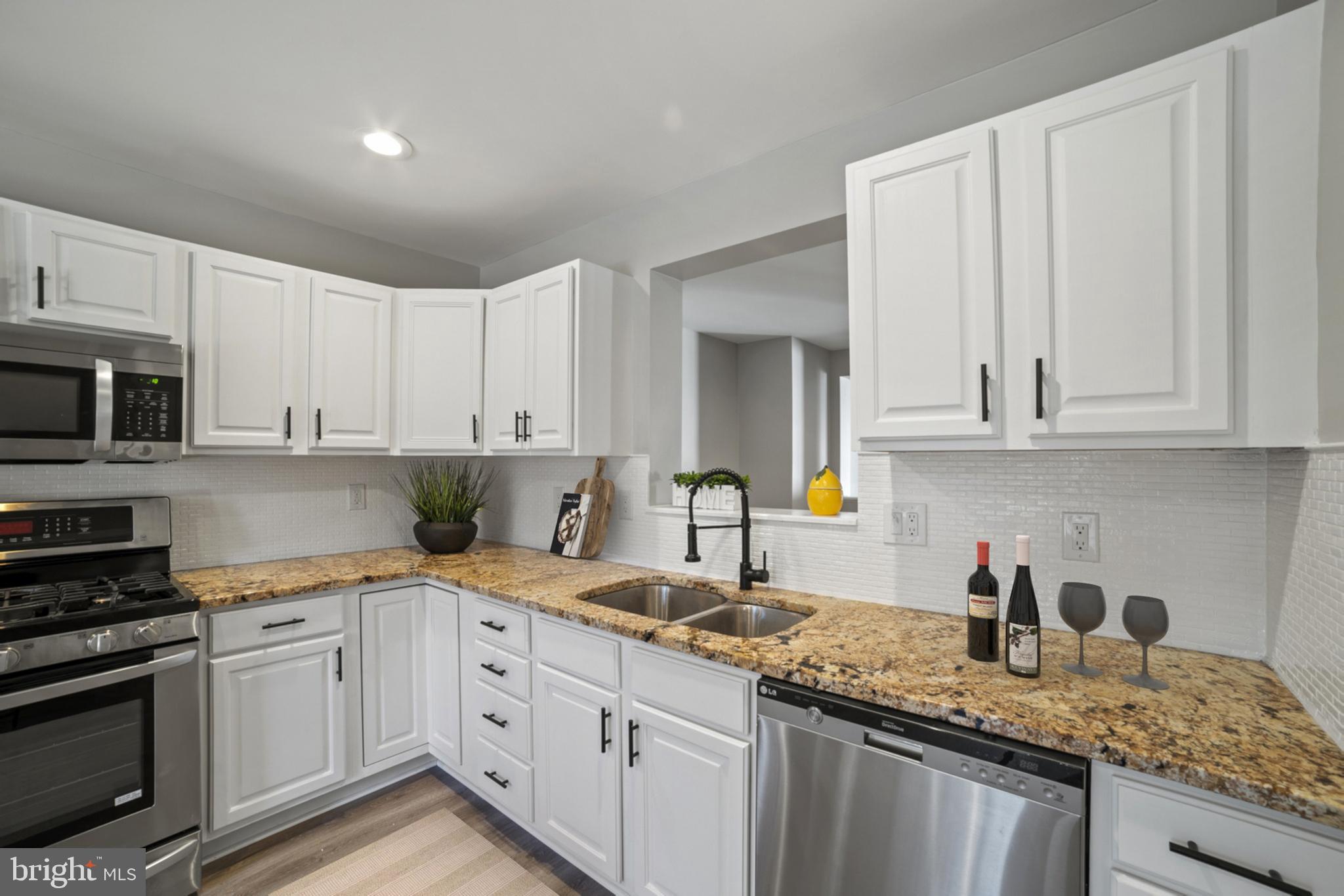 12099 Edgemere Circle Reston, VA 20190 - Photo 5 of 24 Gallery Image 5