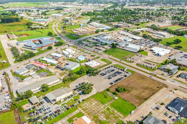 $300,000 | 1105 West Tunnel Boulevard, Houma, LA 70360