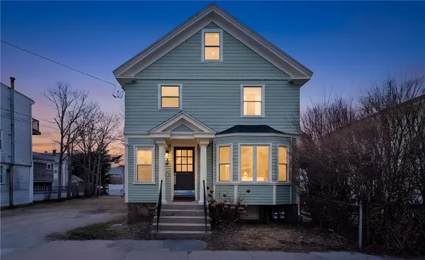 $1,200,000 | 629 Thames Street, Newport, RI 02840