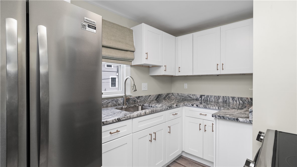 629 Thames Street Newport, RI 02840 - Photo 16 of 32