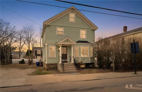 $1,200,000 | 629 Thames Street, Newport, RI 02840