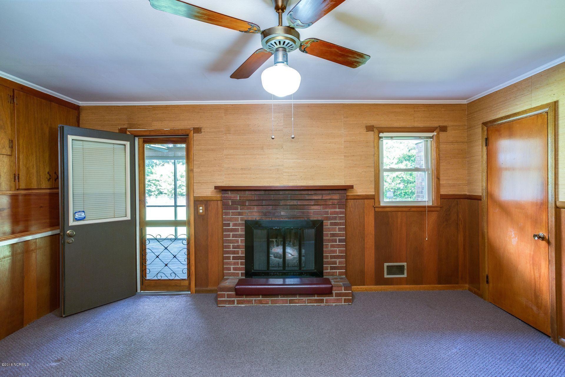 3927 Edgewood Road Wilmington, NC 28403 - Photo 12 of 27 51a6b565-931c-47ac-bcb6-27373e8368c5