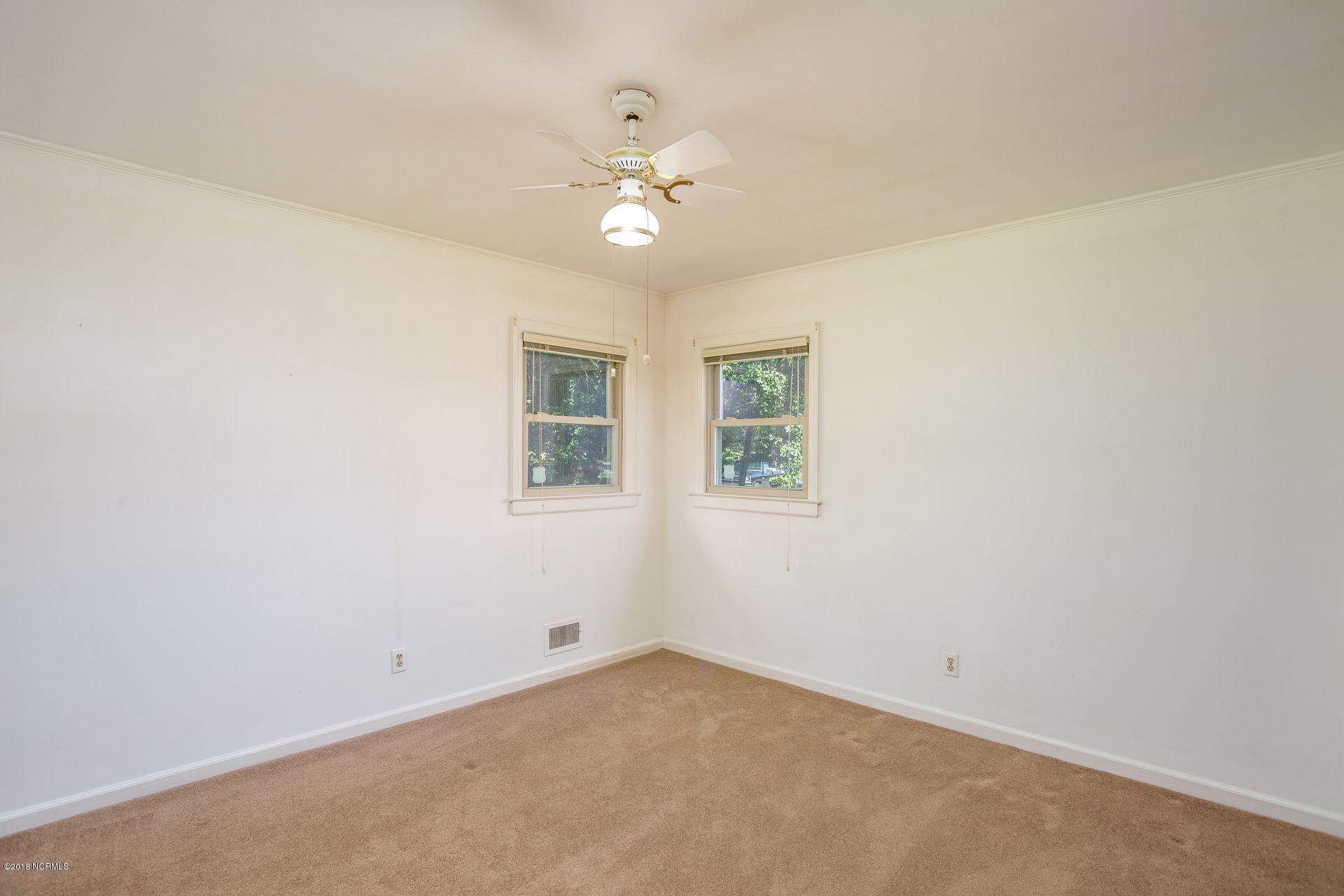 3927 Edgewood Road Wilmington, NC 28403 - Photo 15 of 27 4629be48-5960-40dc-bc56-0767a5e2fb92