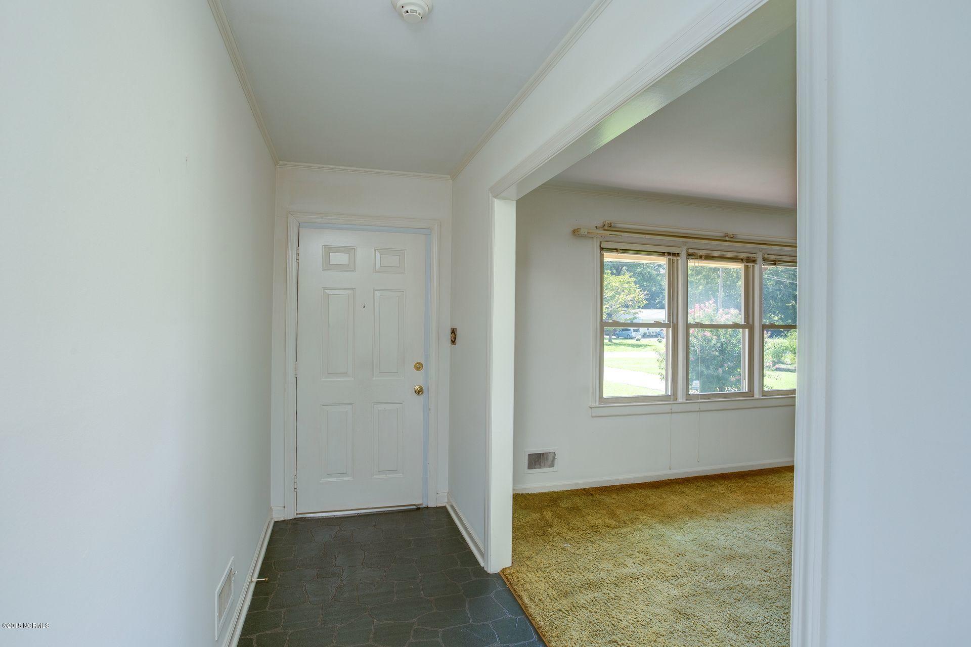 3927 Edgewood Road Wilmington, NC 28403 - Photo 4 of 27 fb34681a-accf-40fa-9e46-d0984421f98b