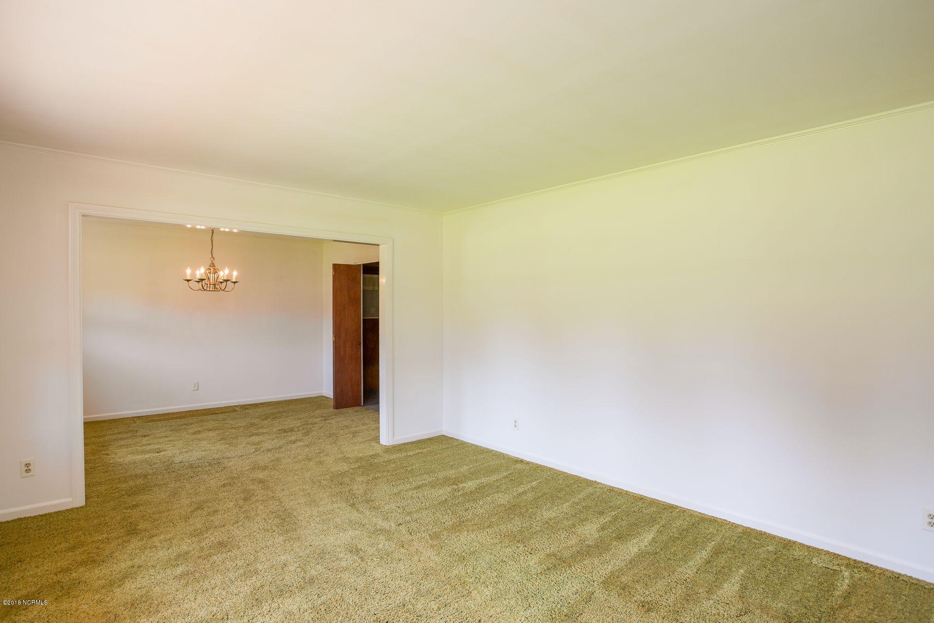 3927 Edgewood Road Wilmington, NC 28403 - Photo 7 of 27 07304991-d498-4811-baf1-93c55f2f092c