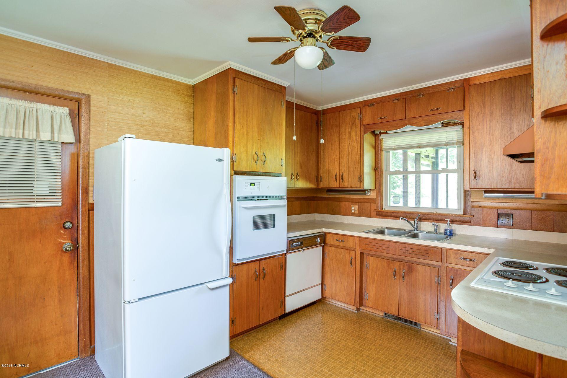 3927 Edgewood Road Wilmington, NC 28403 - Photo 8 of 27 0baaa7f0-2bcf-4f1b-a83a-58eefed3c389