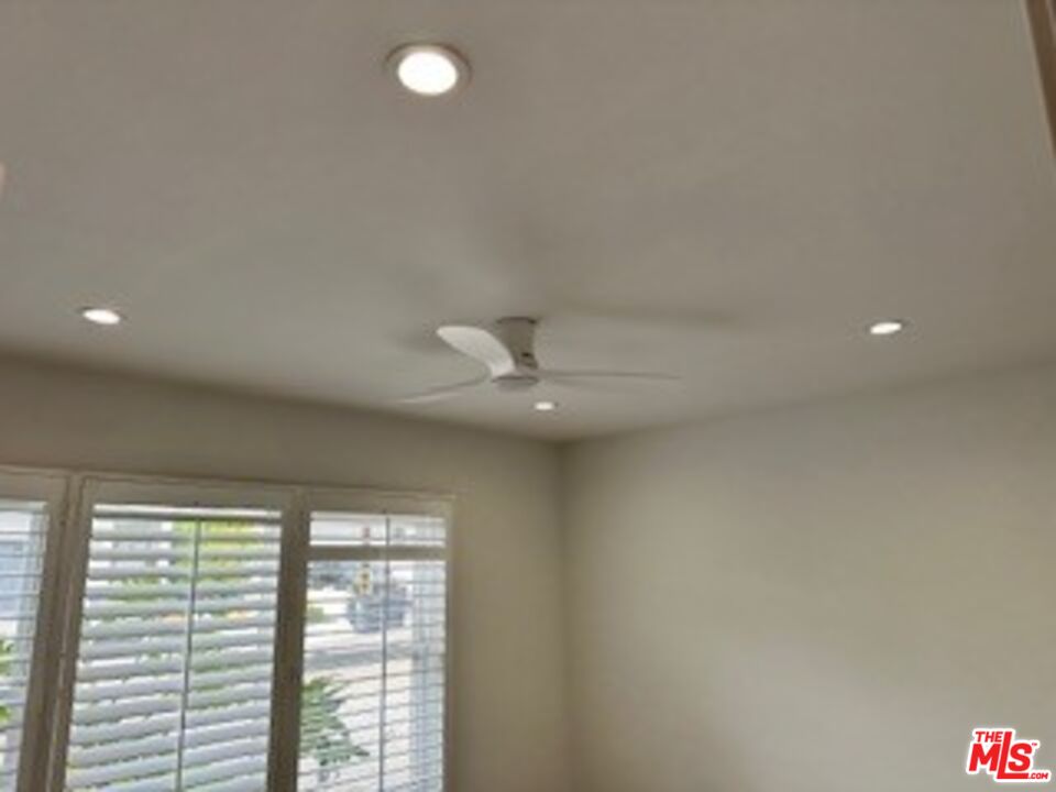 620 25th Street Manhattan Beach, CA 90266 - Photo 22 of 51 a view of an empty room with a window