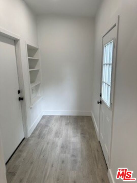 620 25th Street Manhattan Beach, CA 90266 - Photo 23 of 51 an empty room with a hallway