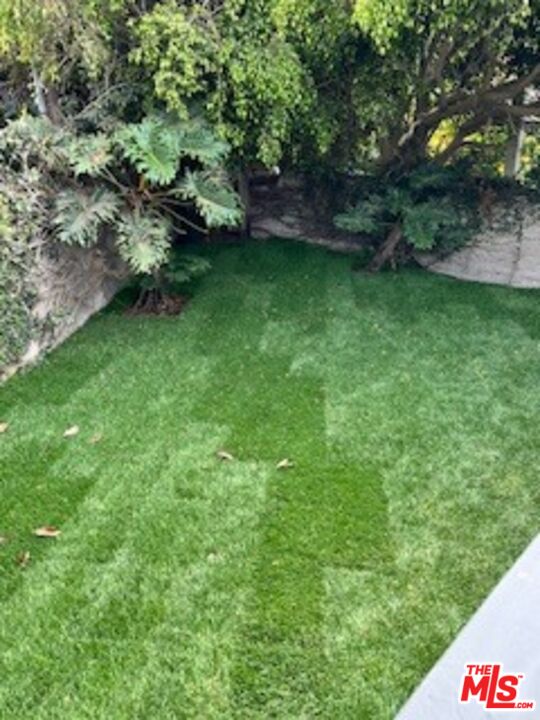 620 25th Street Manhattan Beach, CA 90266 - Photo 38 of 51 a view of an outdoor space and a yard