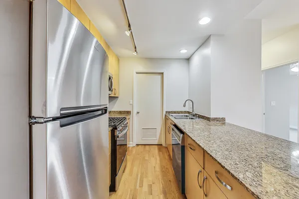 $3,400 | 680 North Green Street, Unit 408, Chicago, IL 60642