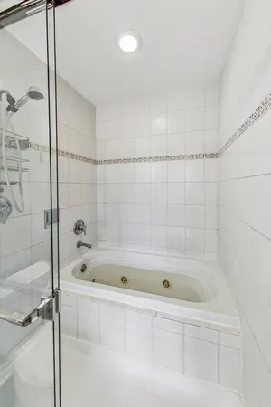 $3,400 | 680 North Green Street, Unit 408, Chicago, IL 60642