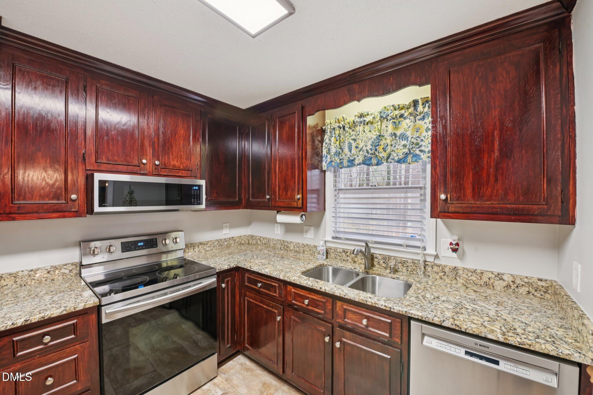 10 Syracuse Place Durham, NC 27704 - Photo 8 of 26 13-web-or-mls-Syracuse Pl-S1912-013