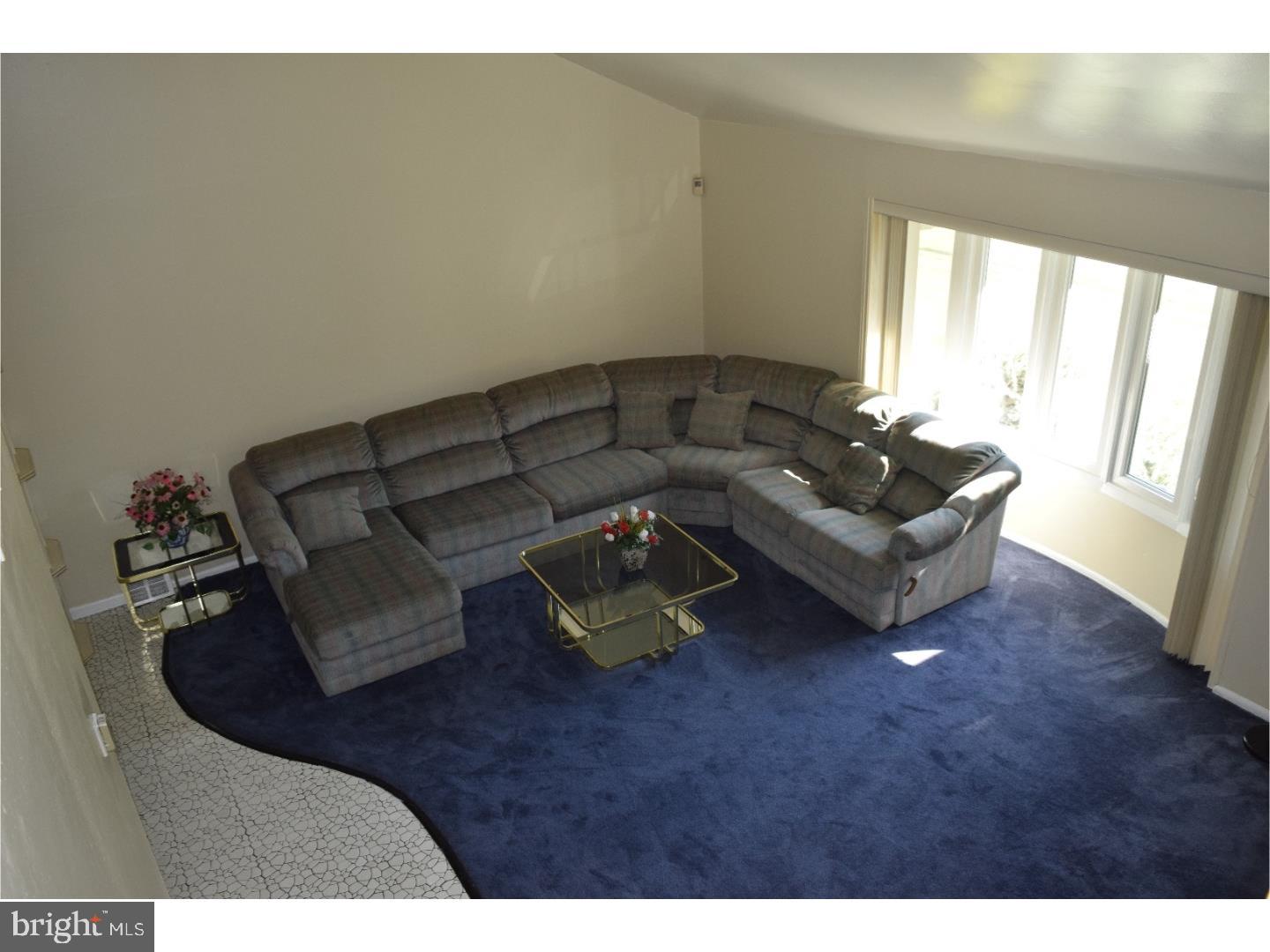 9708 Wynmill Road Philadelphia, PA 19115 - Photo 15 of 25 Living Room