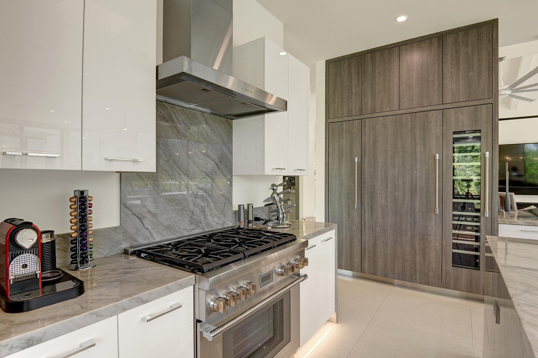 4 Deerfield Court Rancho Mirage, CA 92270 - Photo 21 of 53 a kitchen with granite countertop a stove and a refrigerator