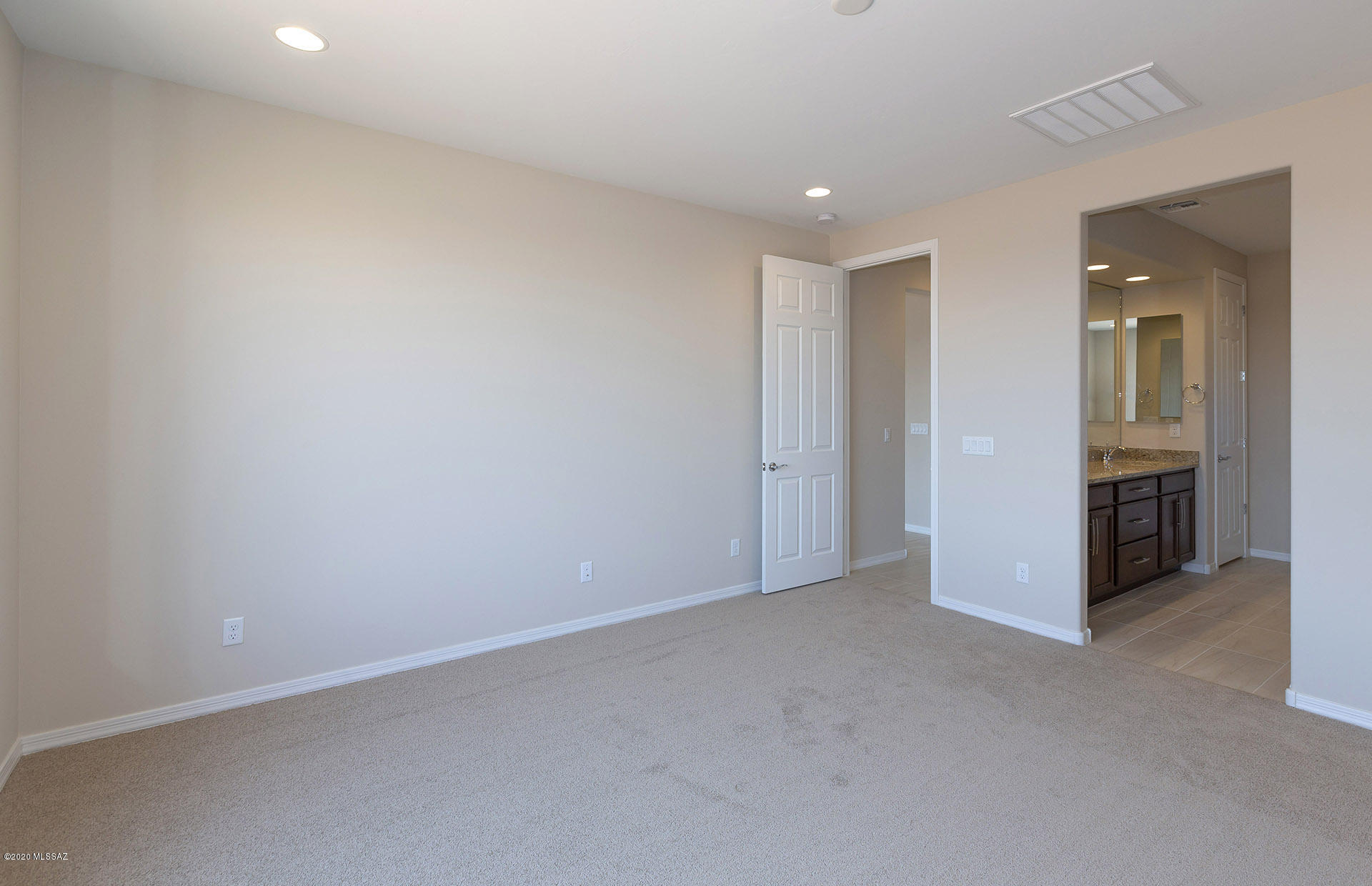 8472 North Lone Ranger Road Tucson, AZ 85743 - Photo 15 of 48 Gallery Image 15