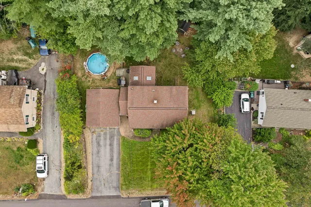 $575,000 | 33 Belmont Drive, Merrimack, NH 03054