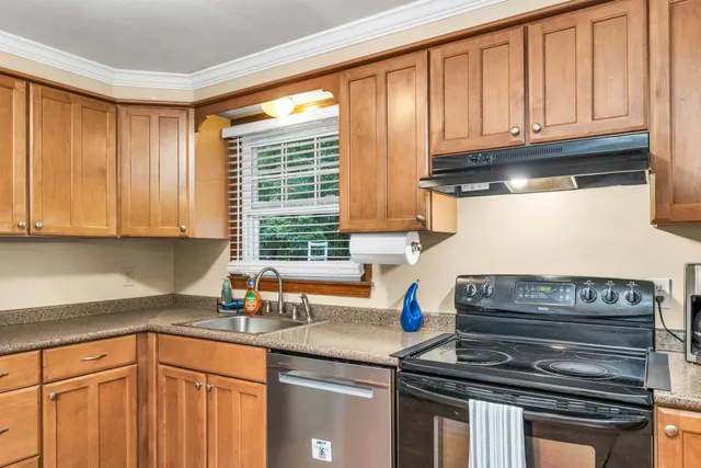 $575,000 | 33 Belmont Drive, Merrimack, NH 03054