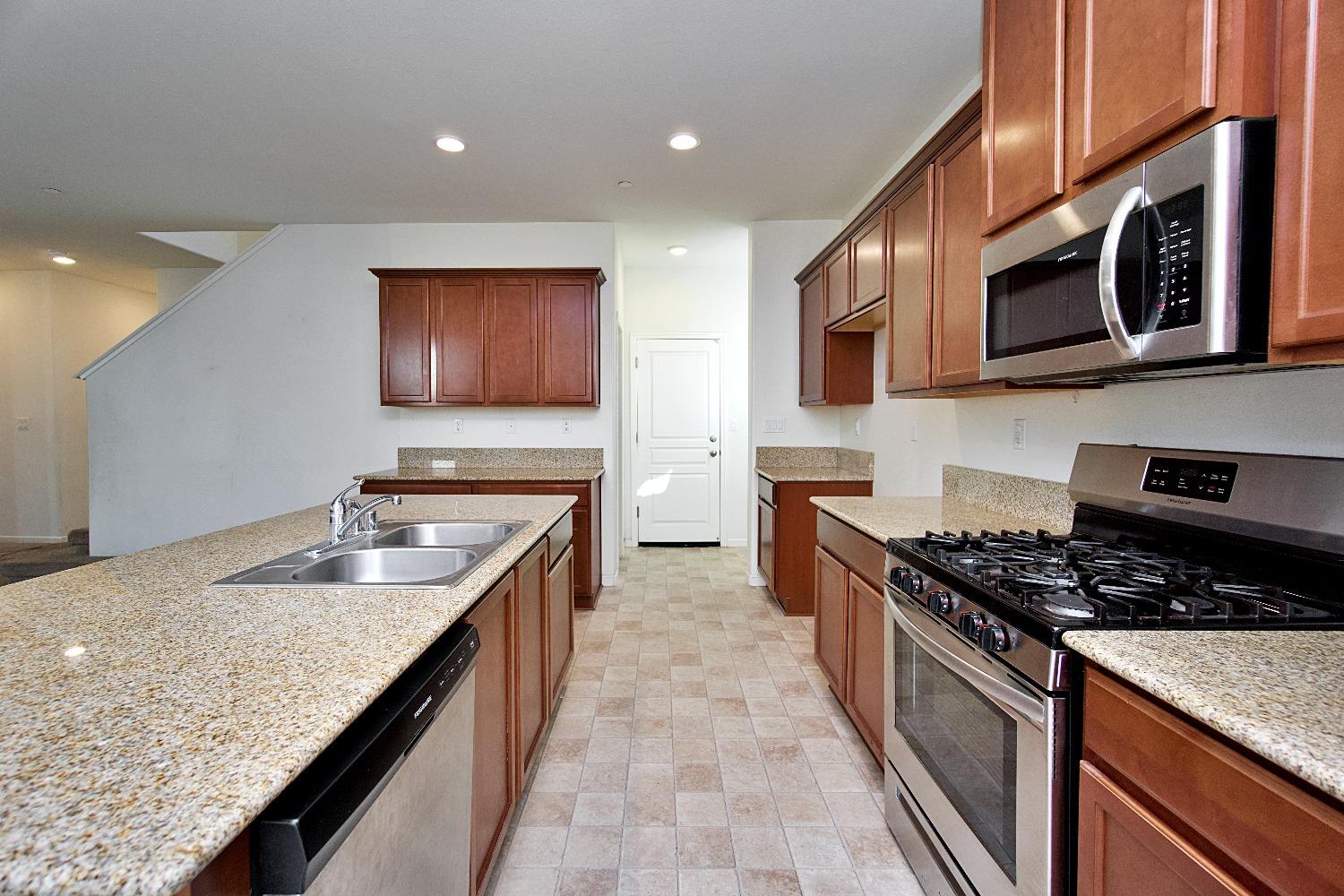140 Drake Street Madera, CA 93638 - Photo 9 of 28 Gallery Image 9