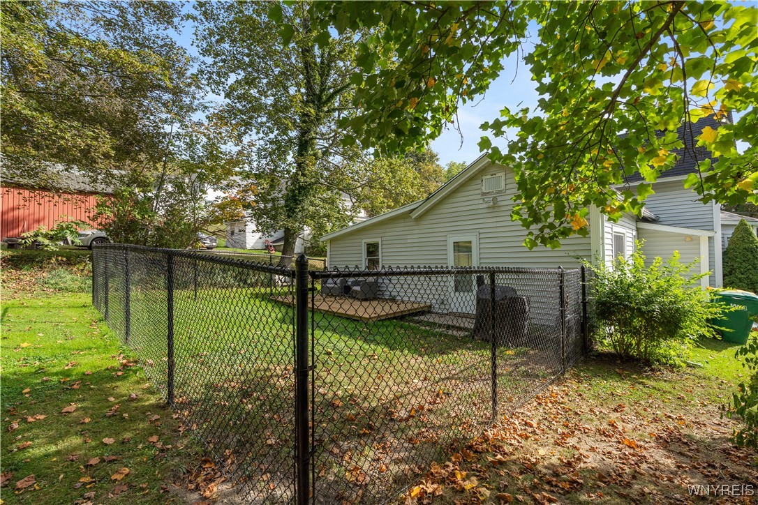 43 Rochester Street Warsaw, NY 14569 - Photo 42 of 44 Fenced in area