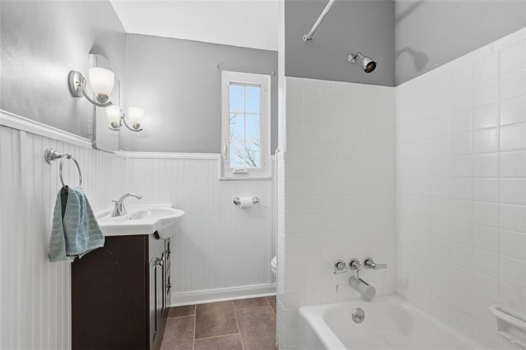 111 Rockingham Road Pittsburgh, PA 15238 - Photo 18 of 38 a bathroom with a sink a toilet and bathtub