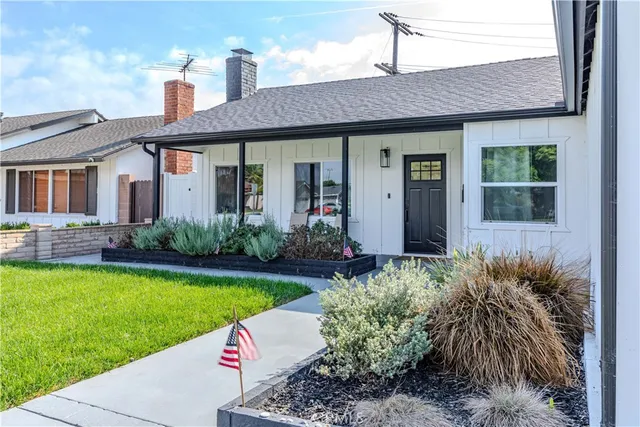 $1,275,000 | 6082 Royalist Drive, Huntington Beach, CA 92647