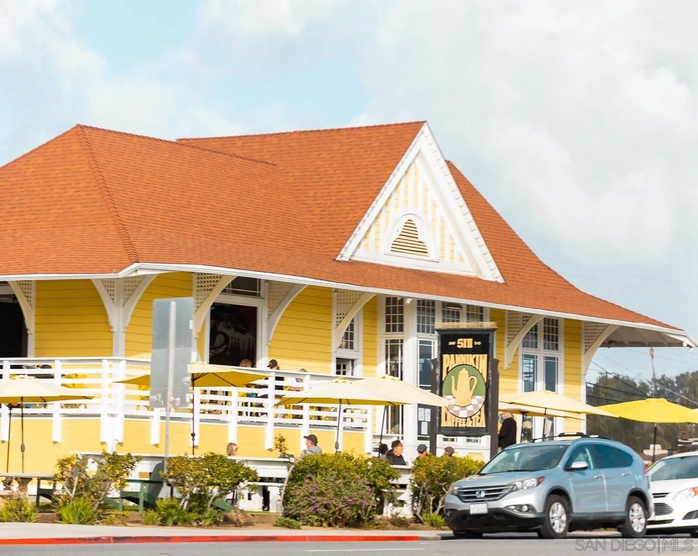 115 Edgeburt Drive Encinitas, CA 92024 - Photo 19 of 24 a front view of a residential apartment building with a yard