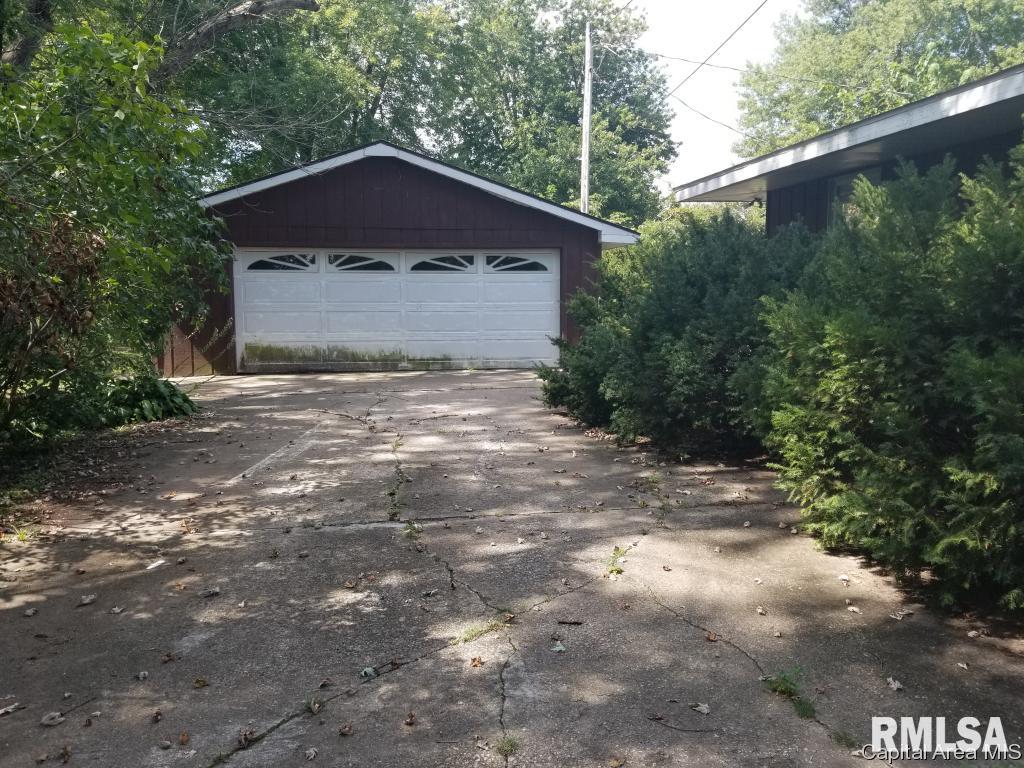 7987 North Pawnee Road Pawnee, IL 62558 - Photo 2 of 30
