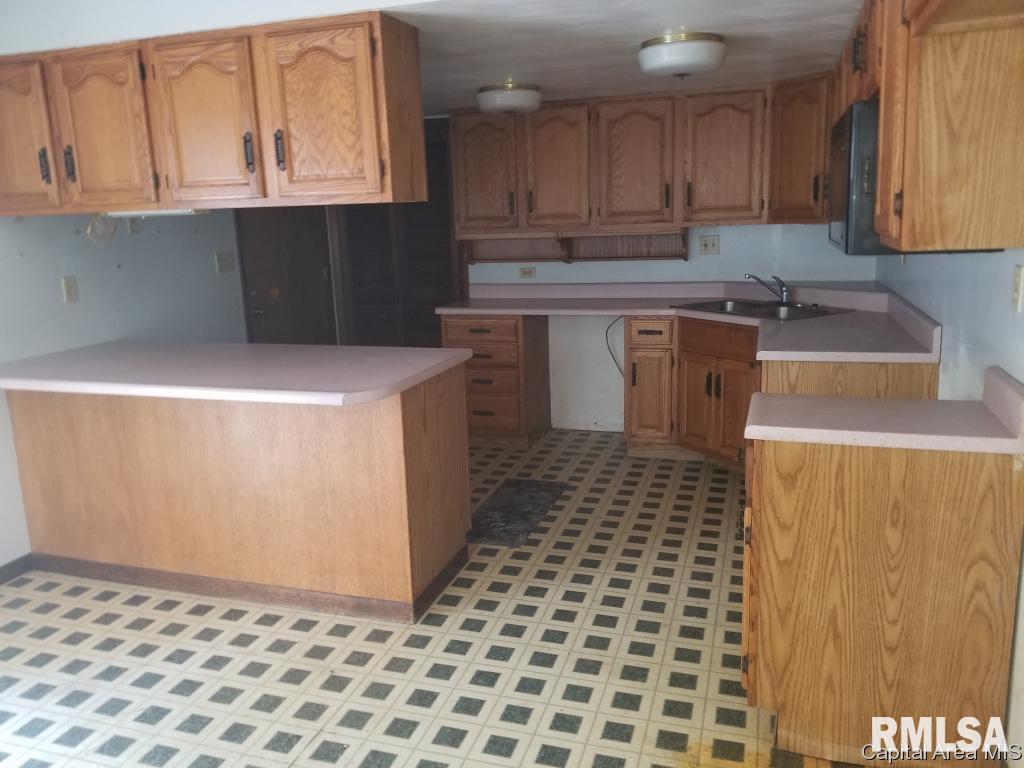 7987 North Pawnee Road Pawnee, IL 62558 - Photo 4 of 30