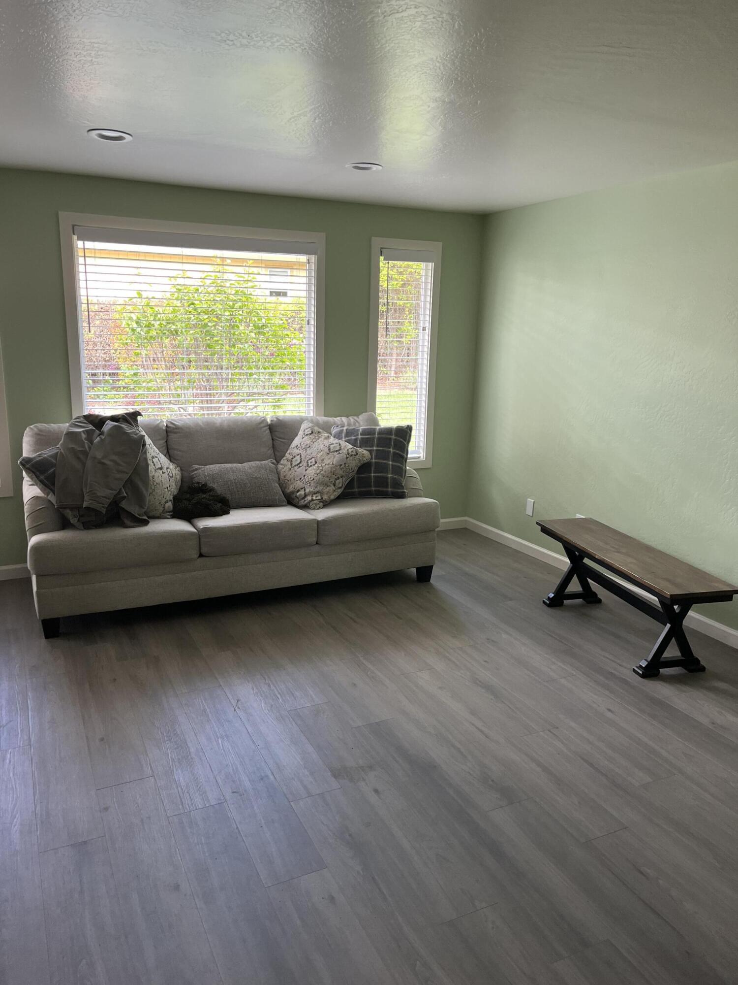 2217 Roberts Road Medford, OR 97504 - Photo 10 of 28 image_67168513