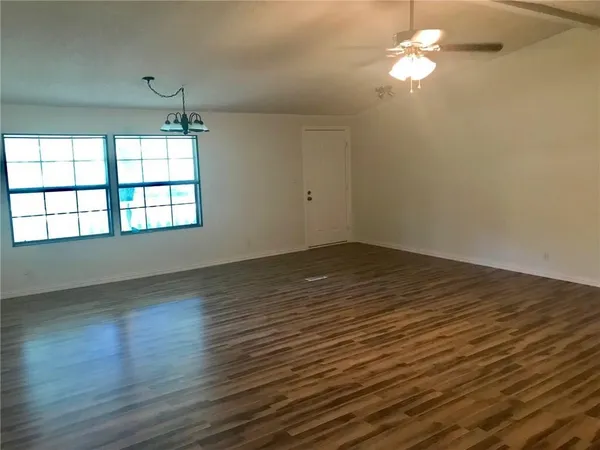 $1,875 | 216 Travis Lane, Spicewood, TX 78669