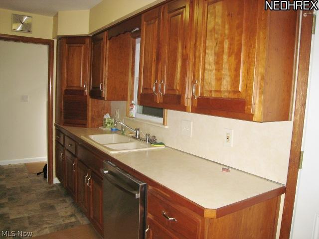 1092 Blanchester Road Lyndhurst, OH 44124 - Photo 4 of 12 Kitchen