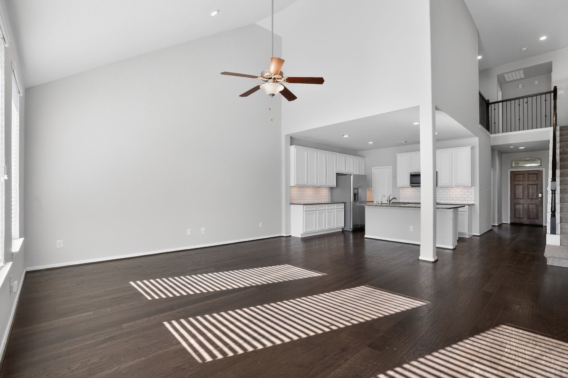 4650 Axis Trail Conroe, TX 77303 - Photo 15 of 36 Living Room