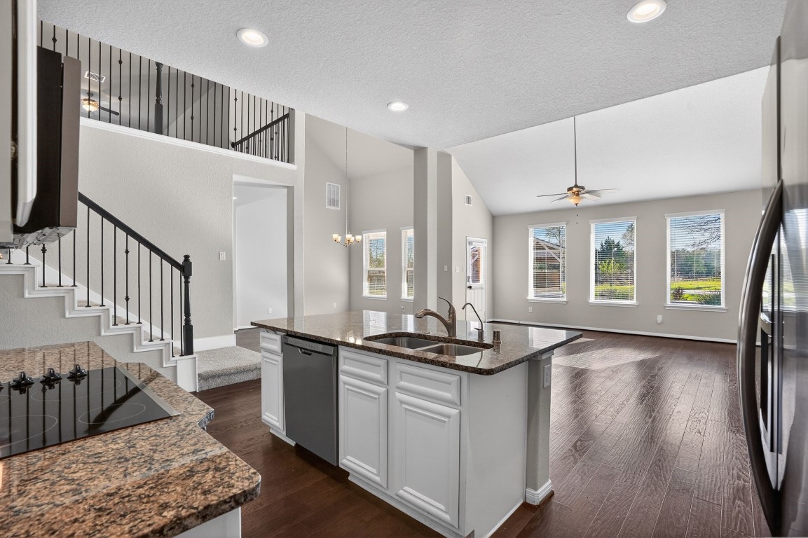4650 Axis Trail Conroe, TX 77303 - Photo 28 of 36 Kitchen