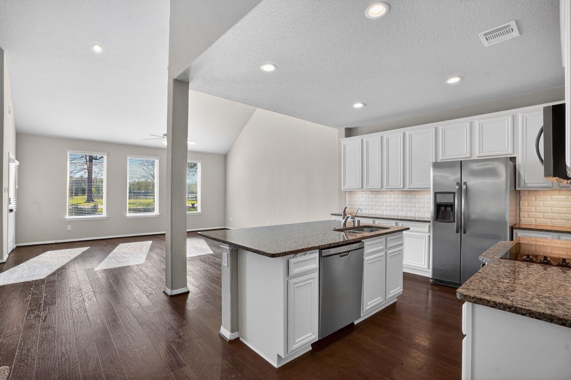 4650 Axis Trail Conroe, TX 77303 - Photo 29 of 36 Kitchen