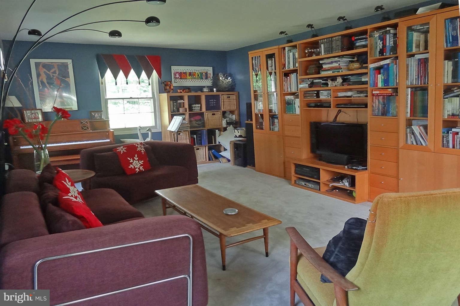 1726 Stratton Road Crofton, MD 21114 - Photo 14 of 30 Living Room