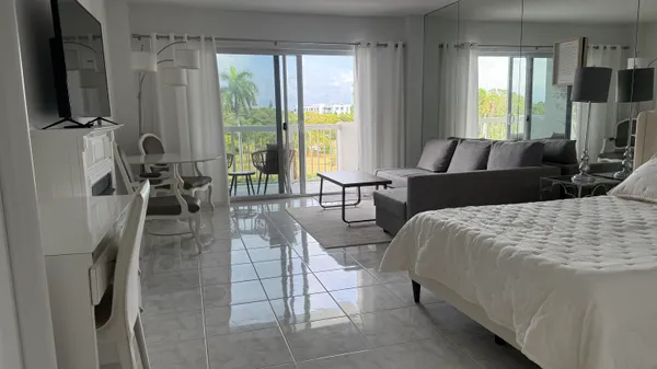 $2,100 | 2600 North Flagler Drive, Unit 413, West Palm Beach, FL 33407