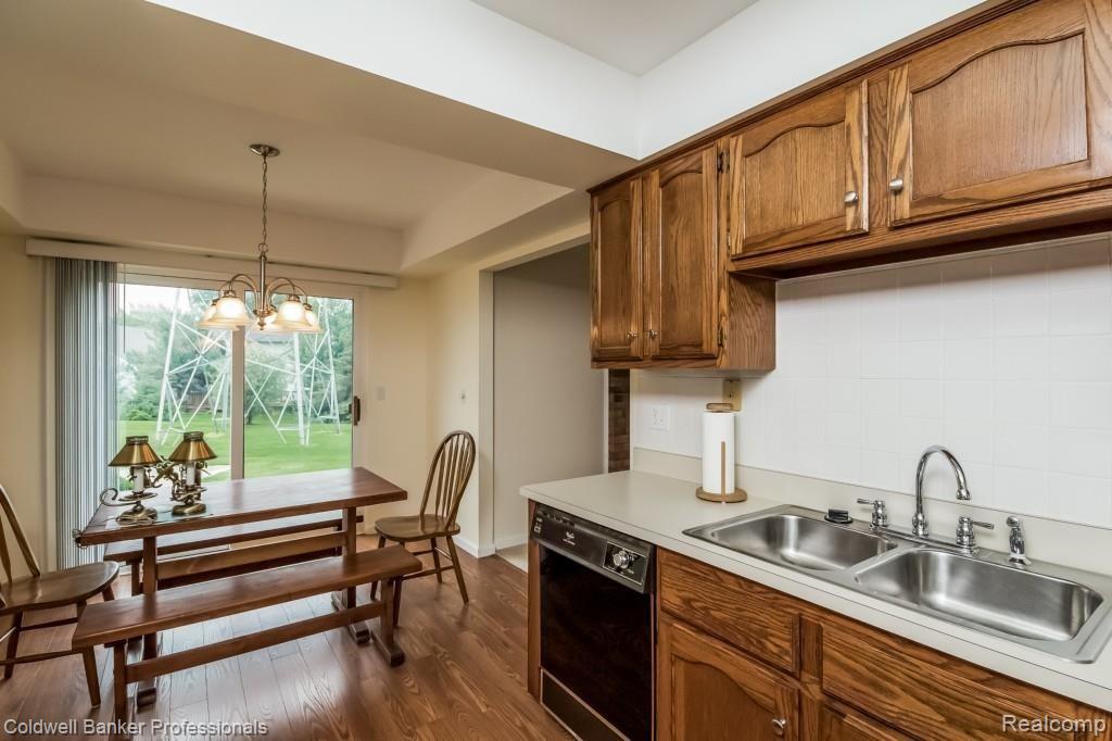 155 Meadow Ln Circle, Unit 21 Rochester Hills, MI 48307 - Photo 10 of 31