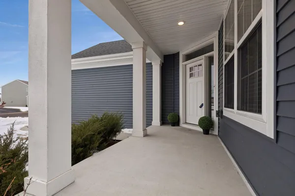 $600,000 | 19351 Meadow View Lane, Maple Grove, MN 55311